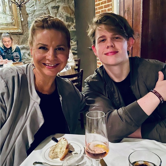 Meet your Posher, Julie - Picture 3 of 14